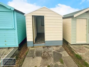 BEACH HUT- click for photo gallery